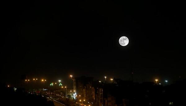 عکس ماه در آسمان