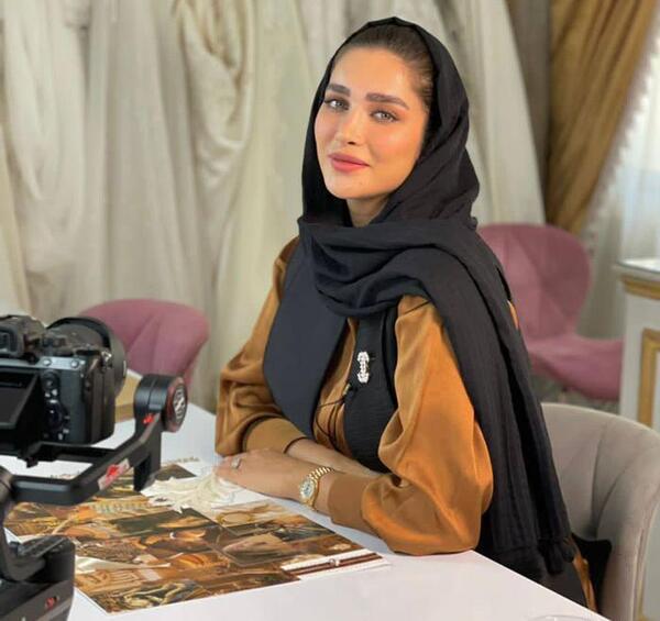 عکس قدی دختر با حجاب
