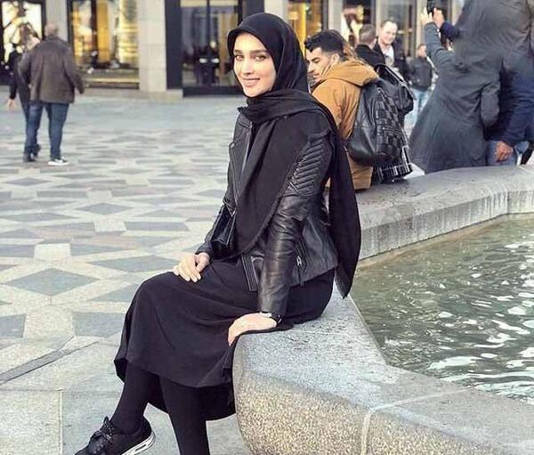 عکس قدی دختر با حجاب