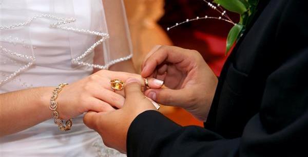 عکس کیک بریدن عروس و داماد