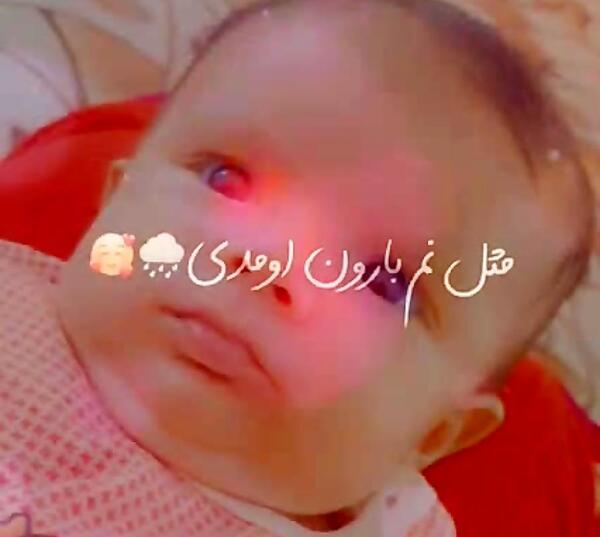 عکس دختر بچه با دامن صورتی