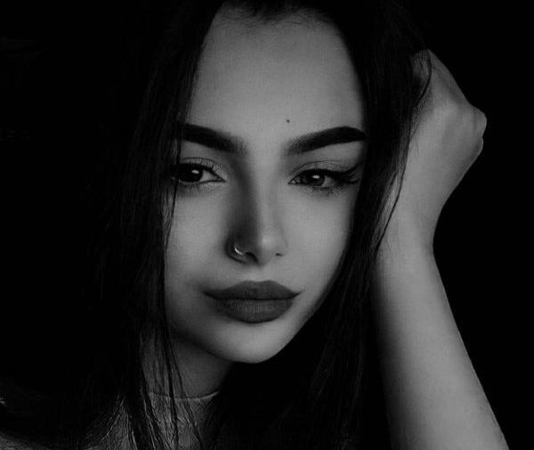 عکس دخترونه سیاه سفید غمگین
