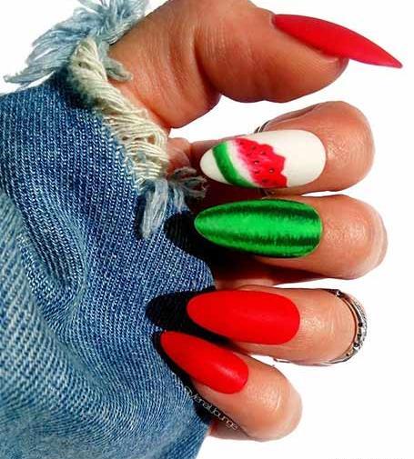 عکس طراحی ناخن شب یلدا