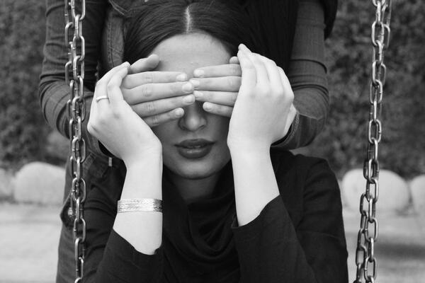 عکس دختر چشم نارنجی