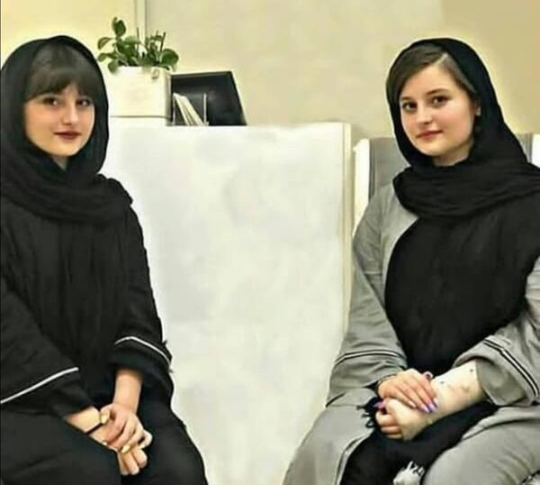 عکس نیکا فلاحی و سارا در ترکیه