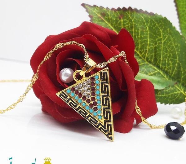 عکس گردنبند گردنی