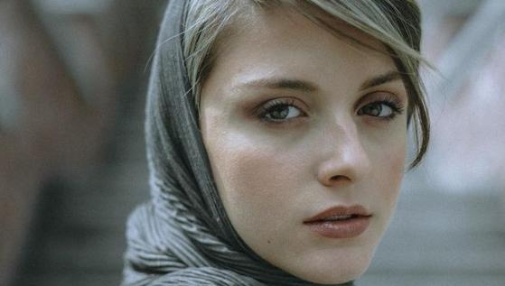 عکس سارای گرجی در مترو