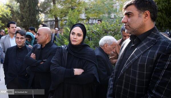 عکس های زیبا بروفه در مراسم تشییع همسرش
