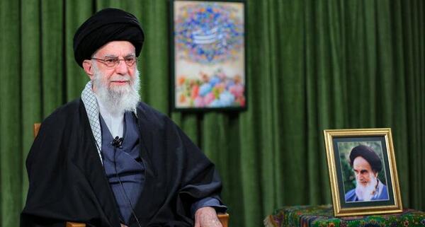 عکس رهبر سال جهش تولید