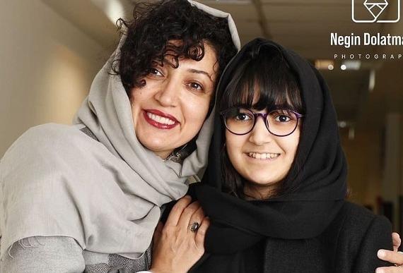 عکس نگار عابدی و پسرش