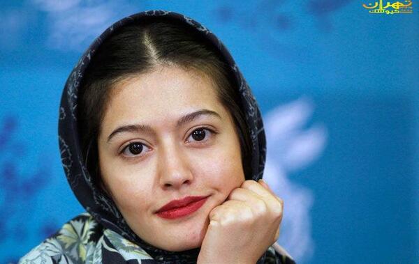 عکس فرشته حسینی در لاک قرمز