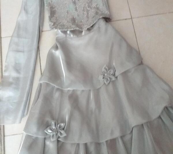 عکس لباس مجلسی دخترانه رنگ نقره ای