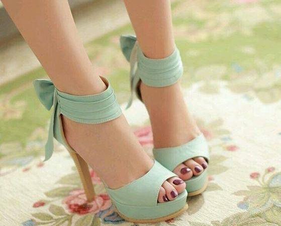 عکس کفش پاشنه بلند دخترانه صورتی