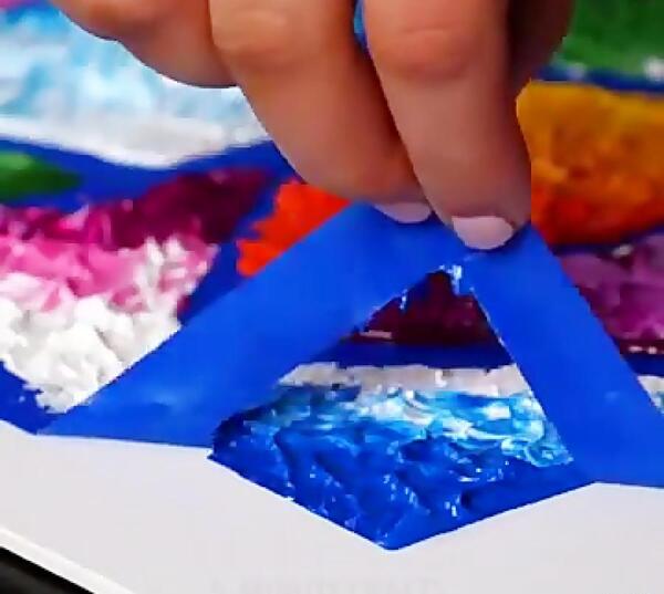 عکس نقاشی ساده روی بوم