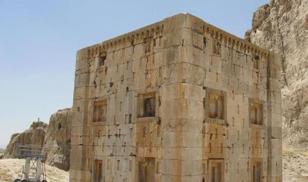 عکس داخل کعبه زرتشت
