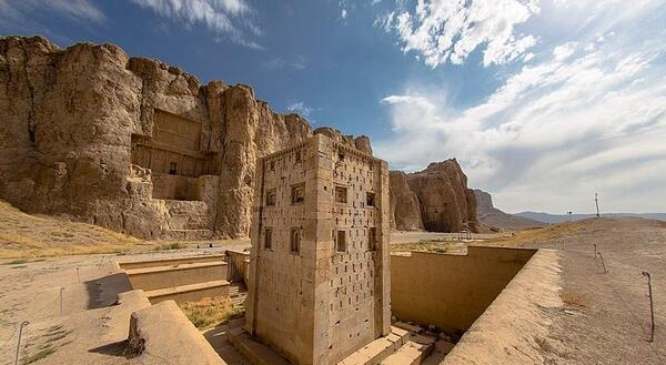 عکس داخل کعبه زرتشت