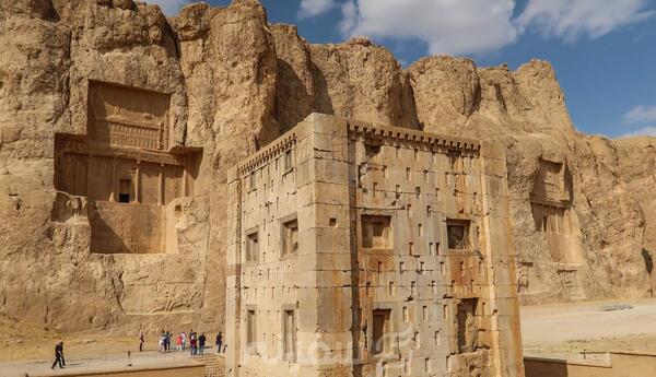 عکس داخل کعبه زرتشت