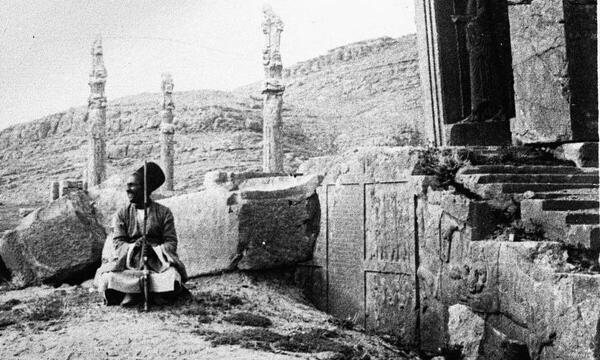 عکس داخل کعبه زرتشت