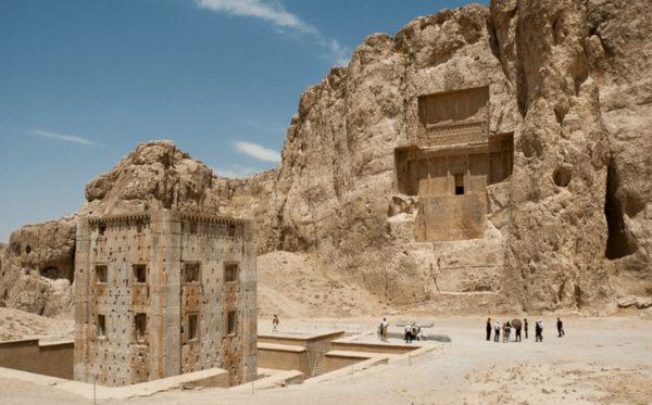 عکس داخل کعبه زرتشت