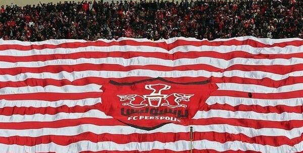 عکس شعار استقلال ضد پرسپولیس