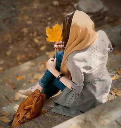 عکس پاییزی از پشت سر