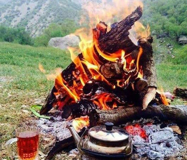 عکس از طلوع خورشید در کوهستان
