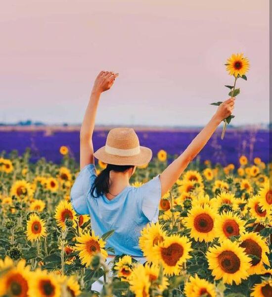 عکس دختر برای پروفایل دست