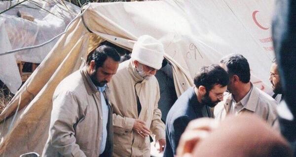 عکس رهبر لباس شخصی