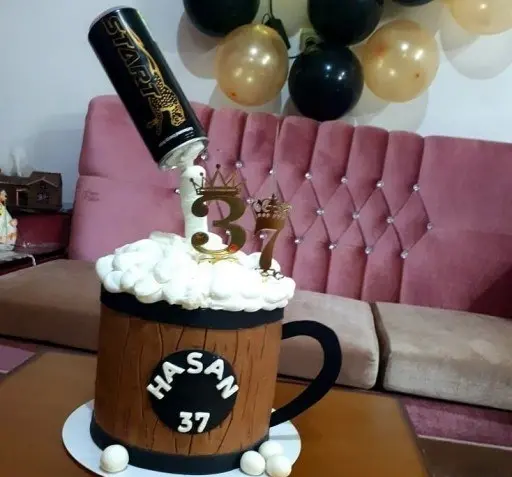 عکس کیک ضد جاذبه