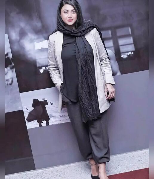 عکس آزاده در خارج