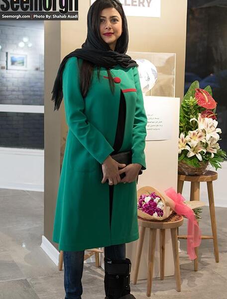 عکس آزاده در خارج