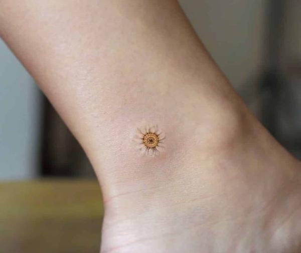 عکس طرح تاتو گل مینیمال
