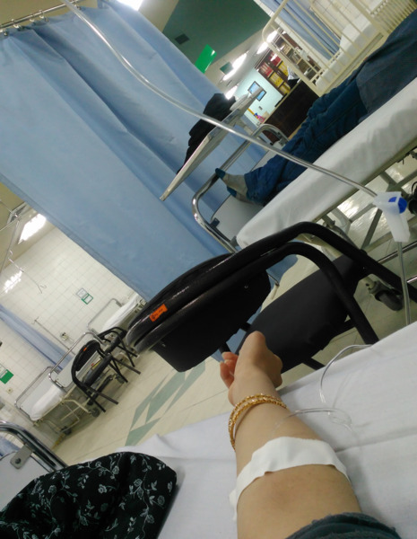 عکس دست سرم زده دختر لاغر