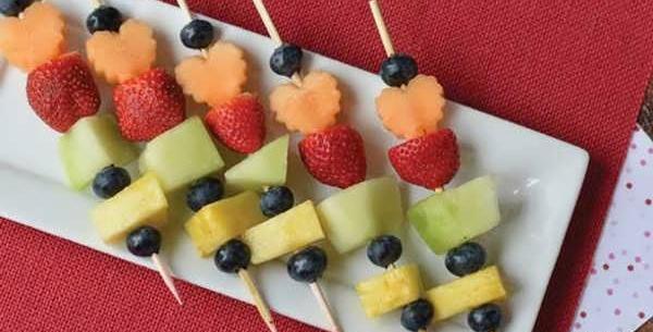 عکس های تزیین میوه با سیخ چوبی