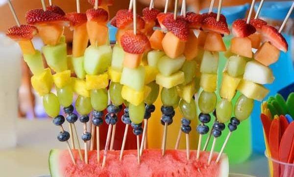 عکس های تزیین میوه با سیخ چوبی