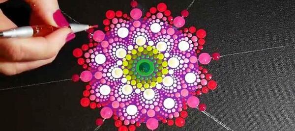عکس نقاشی گل روی ظروف