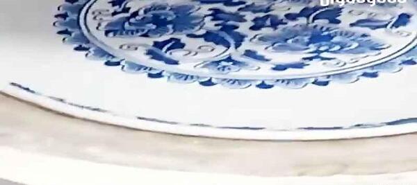 عکس نقاشی گل روی ظروف