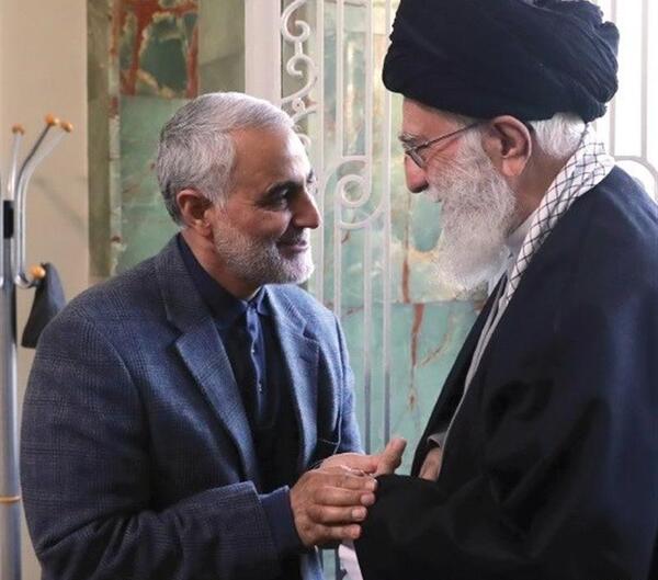 عکس قاسم سلیمانی با بچه ها