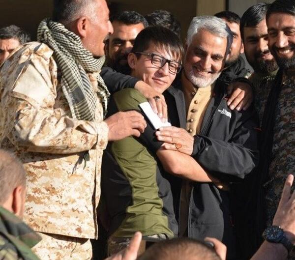 عکس قاسم سلیمانی با بچه ها