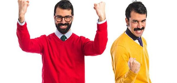 عکس مرد گوشی بدست