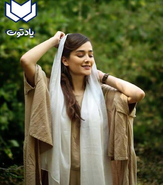 ژست عکس دخترانه در طبیعت بهاری