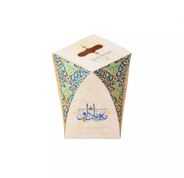 عکس کودک روی صندوق صدقات