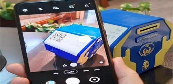 عکس کودک روی صندوق صدقات