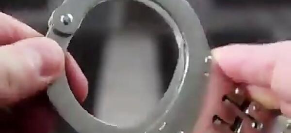 عکس دستبند آهنی