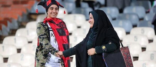 عکس دختر چادری پرسپولیسی