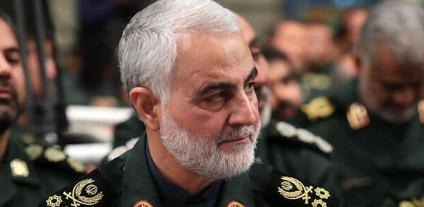 عکس دختر قاسم سلیمانی با آیفون 13