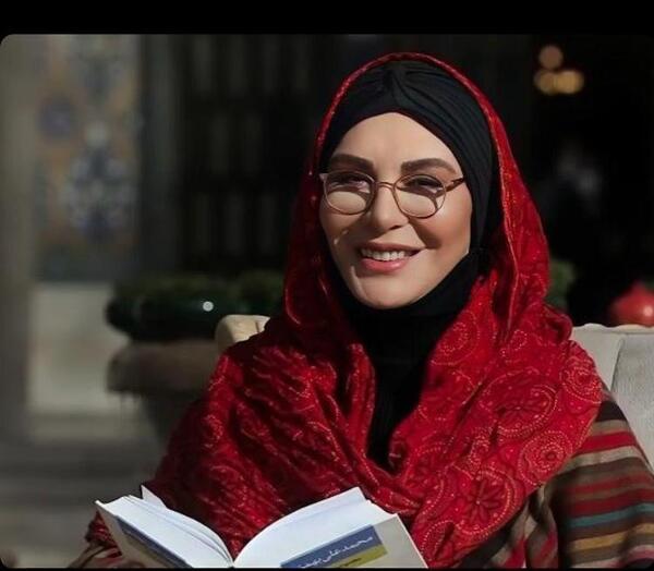 عکس افسانه بایگان در خاکسپاری شجریان