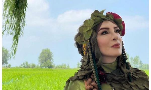 عکس افسانه بایگان در خاکسپاری شجریان