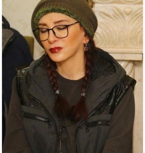 عکس افسانه بایگان در خاکسپاری شجریان