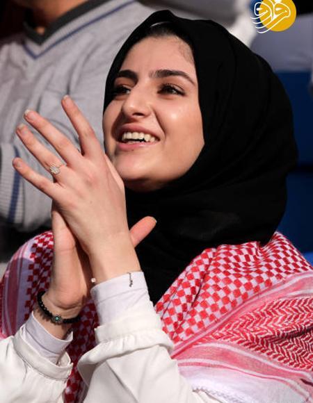 عکس دختر عربی با چفیه قرمز